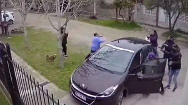 La mujer se encontraba con parte de su familia, y volvían de hacer compras. Foto: captura de pantalla.-