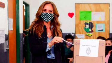 Tras emitir su voto en una escuela de La Plata, Tolosa Paz confió en que este domingo las elecciones primarias transcurran "con mucho respeto".  