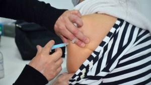 Expertos de OMS recomiendan tercera dosis en mayores de 60 vacunados con Sinopharm y Sinovac