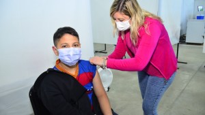 El Gobierno autorizó la aplicación de la vacuna Moderna para mayores de 12 años