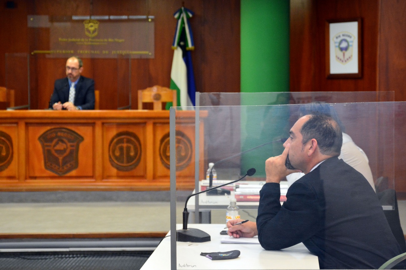 El juez Brussino y Tamburrini durante la audiencia realizada en Viedma. Foto: Marcelo Ochoa.