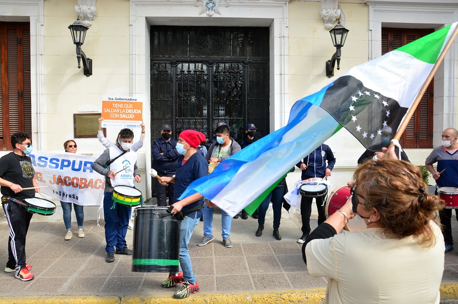 El gremio ASSPUR se movilizó en la capital rionegrina. Foto: Marcelo Ochoa