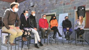 La firma de un convenio se convirtió en un acto electoral en Bariloche