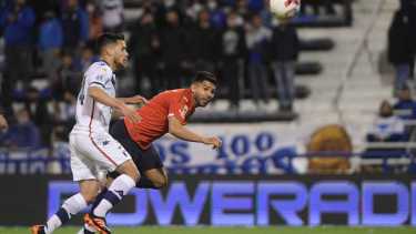 Silvio Romero fue la figura del partido con tu doblete, pero Independiente se va de Liniers con un sabor amargo. 