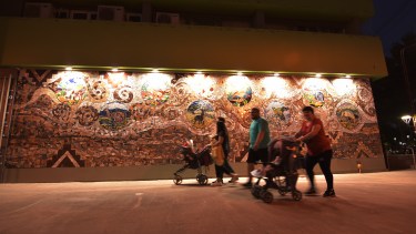 La obra “Viento y fauna patagónica” que embellece una de las paredes de la cooperativa Copelco. (Foto: Fernando Ranni)