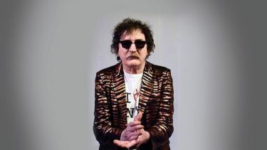 “Charly puede hacer lo que quiera porque tiene con qué. Eso es ser una estrella de rock", dice la periodista Gloria Guerrero.