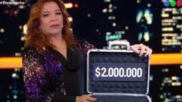 Lizy Tagliani conduce el programa "Trato Hecho" por Telefé. 