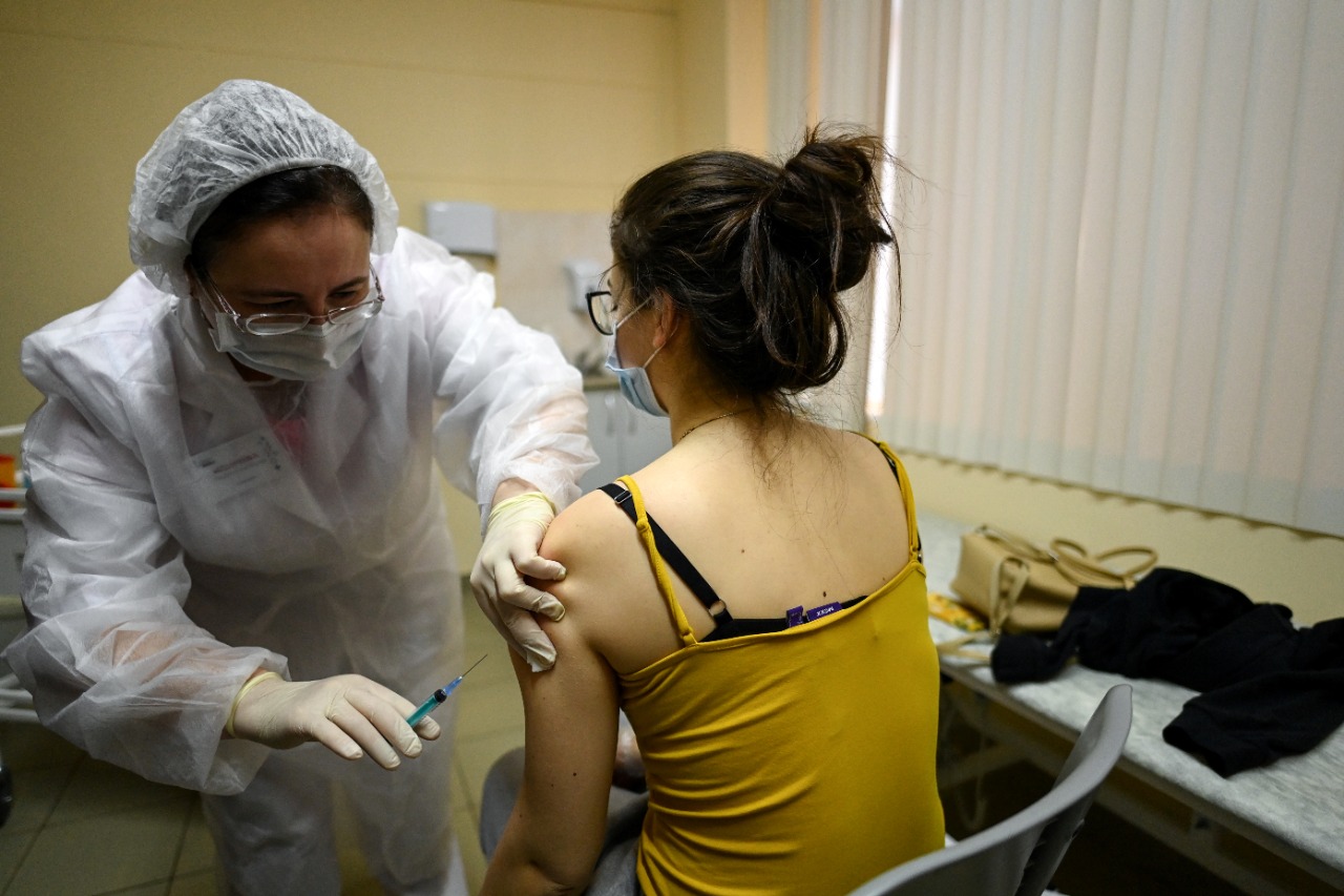 La vacunación en Rusia ha encontrado obstáculos importantes en sectores reacios a inmunizarse. 