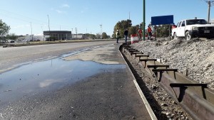 Avanzan los trabajos en la Avenida Perón de Viedma con la construcción de los cordones cuneta