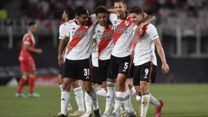 River goleó a Argentinos 3-0 en el Monumental y es más líder que nunca
