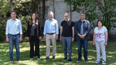 Los dirigentes de Juntos por el Cambio junto al expresidente. 