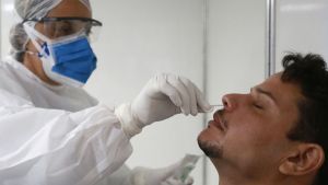 Argentina reporta poco más de 900 personas internadas en Terapia Intensiva por coronavirus