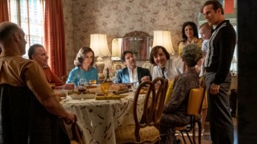 El joven Tony Soprano decide abandonar su vertiginosa carrera como futbolista americano para abrazar la no menos vertiginosa carrera de mafioso.