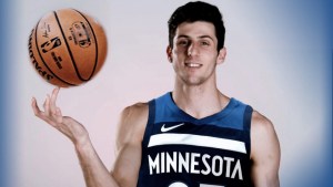 Bolmaro se convirtió en el argentino más joven en debutar en la NBA