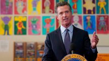 Imagen de California exigirá vacunas a niños de más 12 años para ir a las clases presenciales
