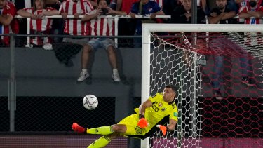 Dibu Martínez es considerado uno de los mejores arqueros del mundo. (Foto: AP)
