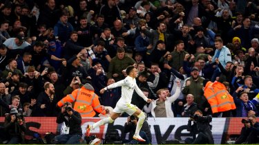 El Leeds festejó el empate sobre el final, pero está complicado en la tabla de posiciones.