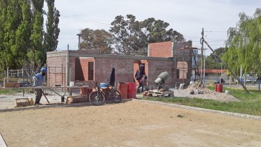 La construcción avanza en el predio de la pista de atletismo.
