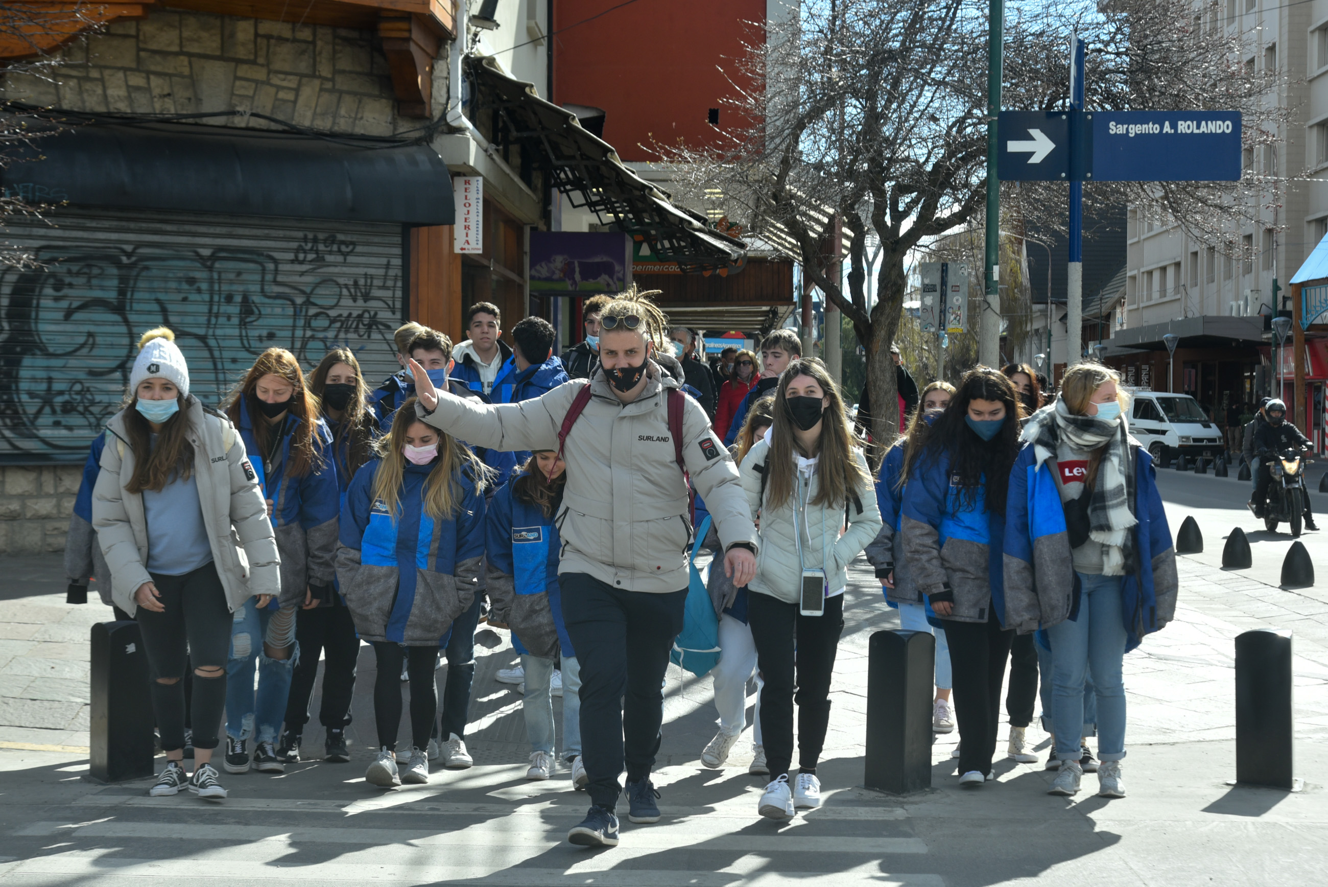 Los estudiantes volvieron a las calles de Bariloche desde octubre pasado con un protocolo sanitario específico. (Foto de archivo de Marcelo Martínez)