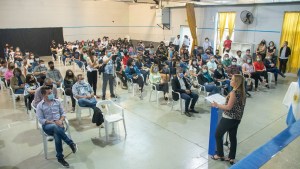 Entregaron 85 becas universitarias municipales en Roca