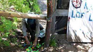 La usurpación de lotes de Parques Nacionales en Villa Mascardi comenzó el 10 de noviembre de 2017 y abrió un conflicto que se mantiene hasta la fecha en esa zona, ubicada a 35 kilómetros al sur de Bariloche. (Foto archivo)