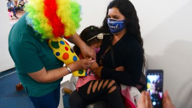 Hasta el viernes se vacunaron unos 1.854 niños en Bariloche. Foto: Chino Leiva