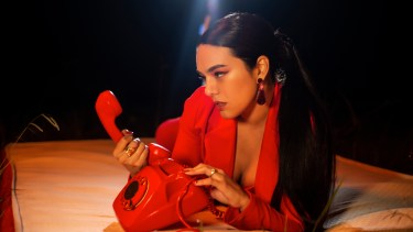 En la tira de Polka, Ángela Leiva interpreta a Gina, mujer resiliente, "una mujer que tiene una historia de vida bastante heavy". (Foto: prensa Ángela Leiva).