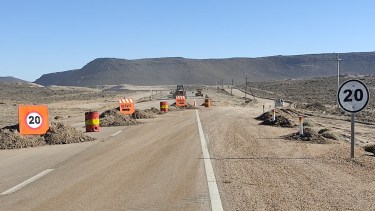 Entre Jacobacci y Dina Huapi la ruta 23 tiene numerosos desvíos. Foto: gentileza.