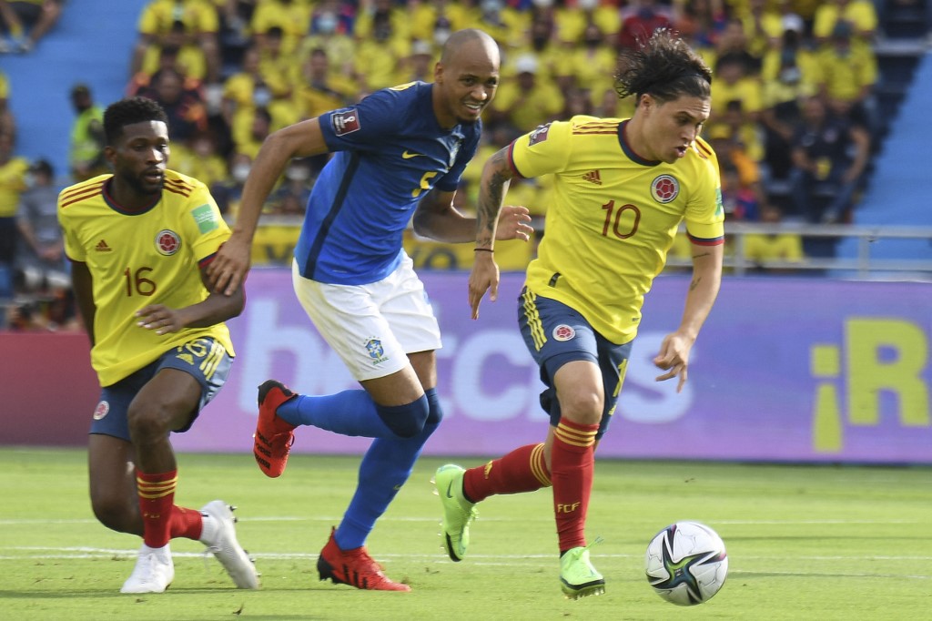 Juan Fernando Quintero fue uno de los pocos que intentó abrir el marcador. Colombia y Brasil igualaron sin goles. 