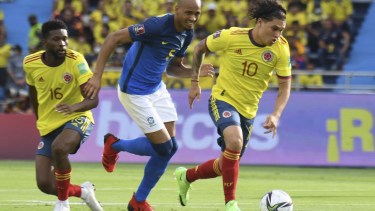 Juan Fernando Quintero fue uno de los pocos que intentó abrir el marcador. Colombia y Brasil igualaron sin goles. 