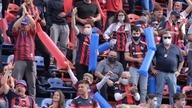La gente volvió a las tribunas en el Nuevo Gasómetro pero no pudo ver ganar a su equipo. 