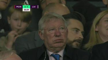 Sir Alex Ferguson, ex entrenador, es parte de la directiva del United. Su cara lo dice todo. 