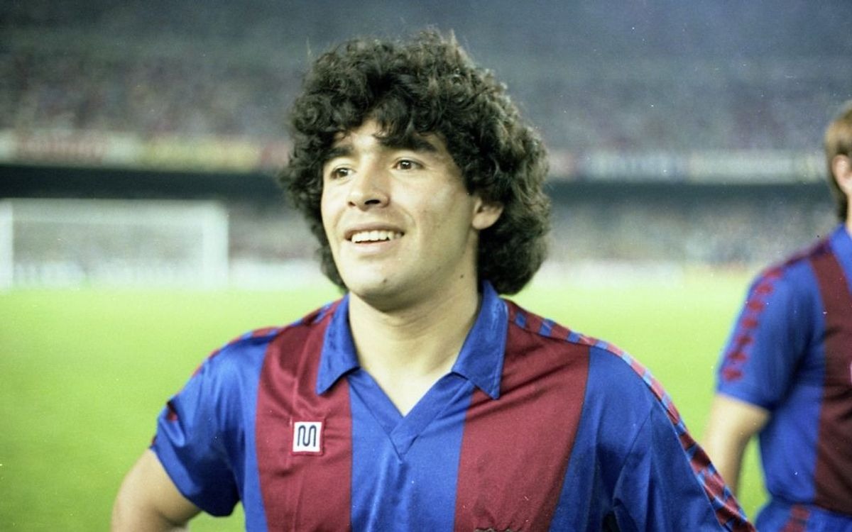 Luego de su paso por Boca, Diego jugó en Barcelona desde el 82' al 84'. 