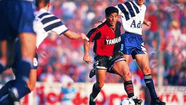 Maradona volvía a jugar en el fútbol argentino después de 12 años con la camiseta de la Lepra.  