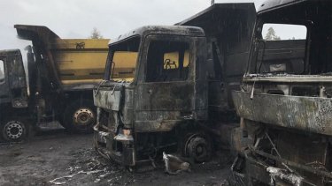 Los camiones quemados en una comuna del sur chileno. 
