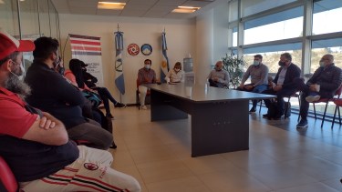 En reclamo de trabajo, las organizaciones sociales bloquearon la Avenida Argentina. Foto: Gentileza