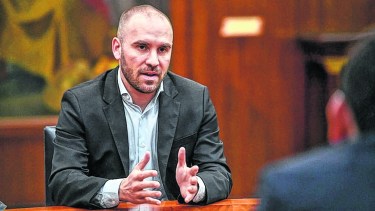 El titular de Economía viajó anoche a Washington DC donde mantendrá una serie de encuentros. 