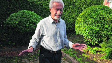 Abdulrazak Gurnah se enteró de que había ganado en la cocina de casa, donde atendió el teléfono.