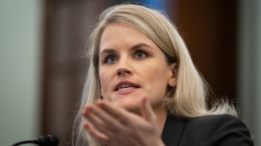 Frances Haugen, ingeniera de la información, y ex empleada de Facebook, denunció ayer a la empresa frente a los legisladores.