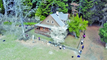 La casa que levantó Anchorena fue recuperada como monumento por el parque nacional Nahuel Huapi.