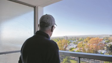 El sector norte del edificio Rucapel es uno de las más afectados por la contaminación sonora durante los fines de semanas, según afirman los vecinos.
 Foto: Emiliana Cantera