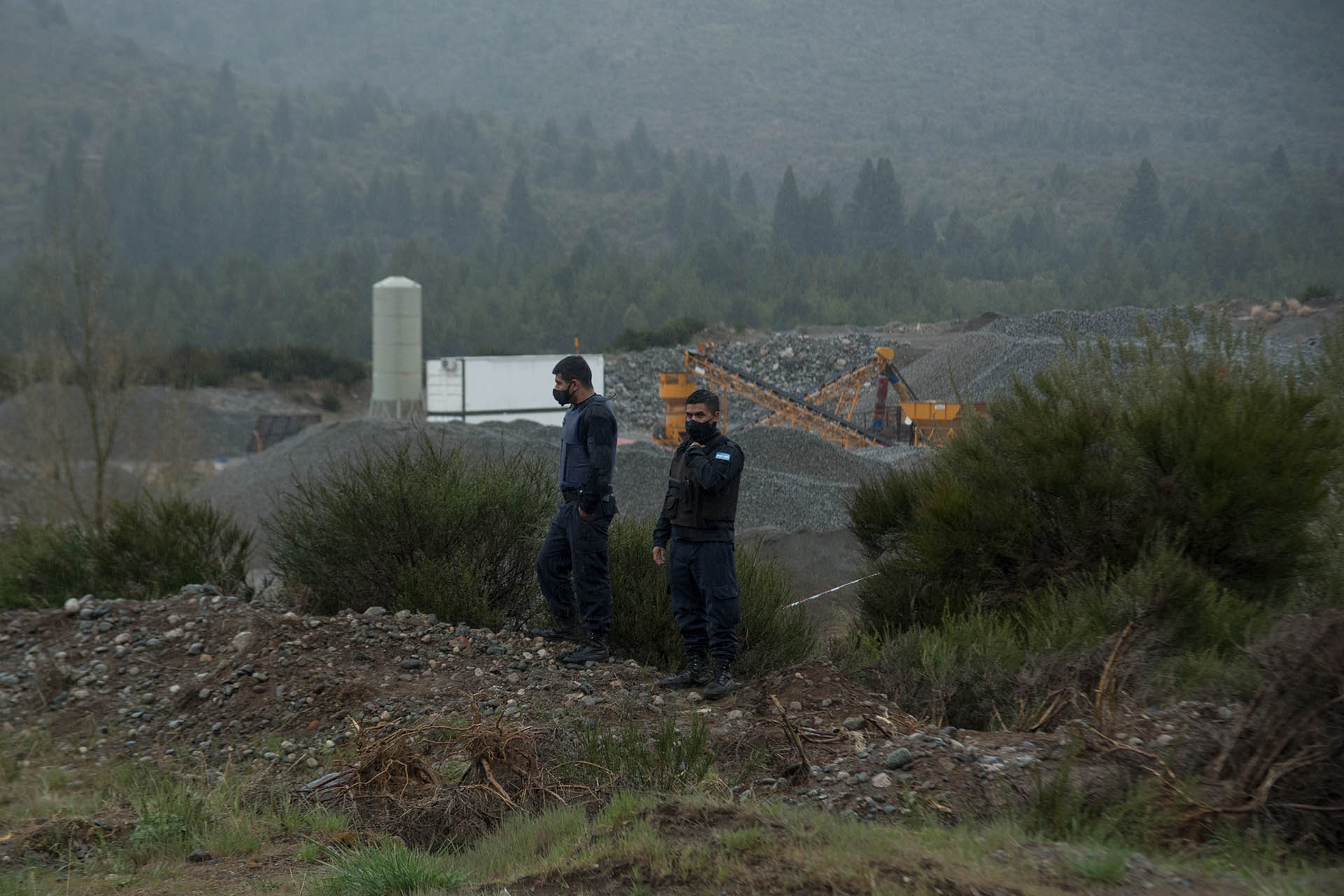 El cadáver lo encontraron en el predio donde funciona una cantera privada, en la zona sur de Bariloche. Foto: Marcelo Martínez