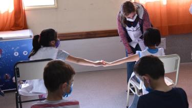 Avanza la vacunación a menores de entre 3 y 11 años. Entre el entusiasmo y el miedo al pinchazo. (FOTO: Florencia Salto)