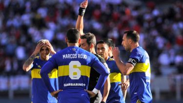 Pasaron menos de dos minutos entre la primera amarilla a Rojo y la segunda.