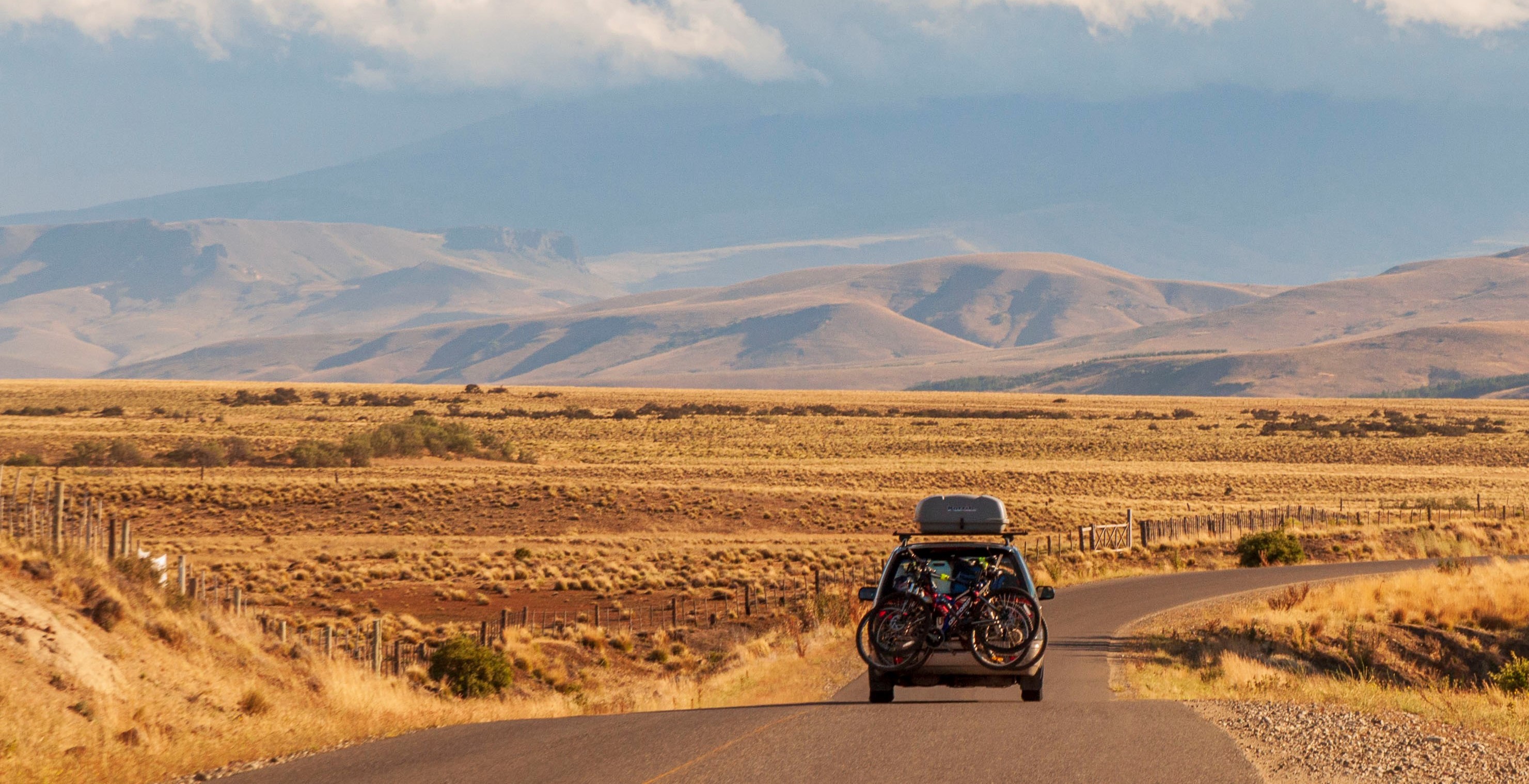 Cada vez más visitantes llegan a San Martín de los Andes con sus bicicletas para disfrutarla sobre ruedas. Foto: Patricio Rodríguez. 