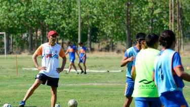 Roca 12/10/21: Fabián Pacheco es el nuevo director técnico del club Deportivo Roca que participará en el Torneo Regional Amateur de fútbol. Foto: Andrés Maripe