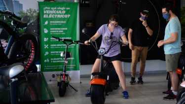 Las consultas van en aumento. Los operadores del mercado ofrecen hasta 18 cuotas. (Foto: Andrés Maripe)