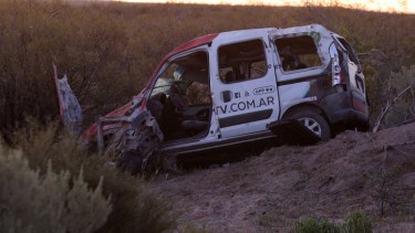 "Vivimos de dar noticias, y hay noticias que nunca queremos dar", expresó con profundo dolor la dirigencia de Canal 10, ayer. Foto: Juan Thomes