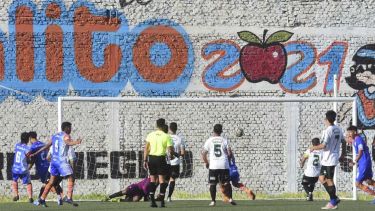Deportivo Roca derrotó a Mainqué en la tarde del Maiolino. Fotos: Emiliana Cantera 