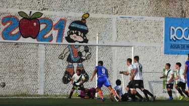Deportivo Roca derrotó a Mainqué en la tarde del Maiolino. Fotos: Emiliana Cantera 